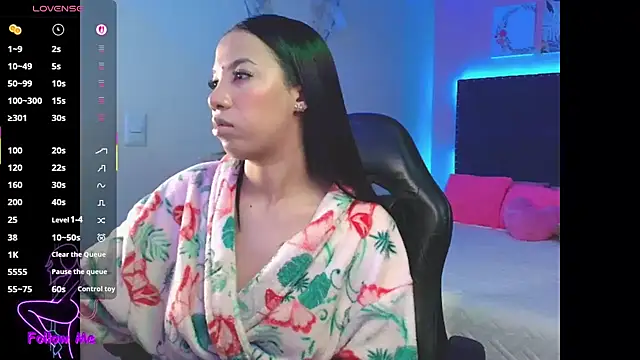 SallyWhitee online show from October 4, 4:25 am