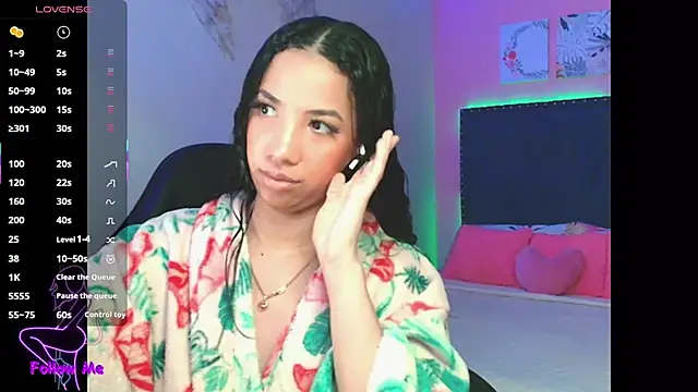 SallyWhitee online show from December 21, 4:25 am