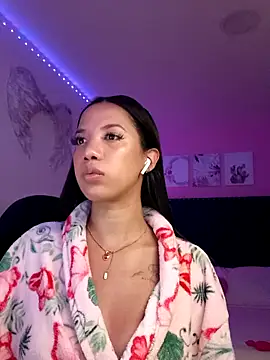 SallyWhitee online show from February 5, 5:03 am