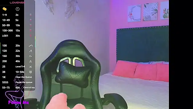 SallyWhitee online show from December 19, 4:49 am