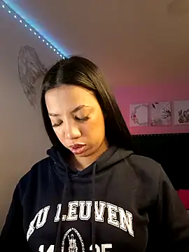 SallyWhitee online show from February 22, 5:32 am