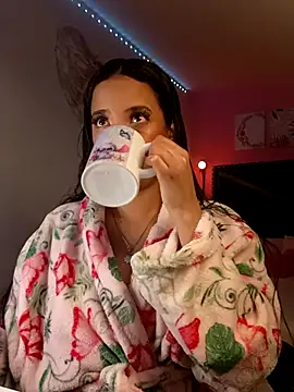 SallyWhitee online show from March 26, 4:33 am