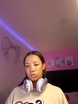 SallyWhitee online show from February 8, 5:05 am