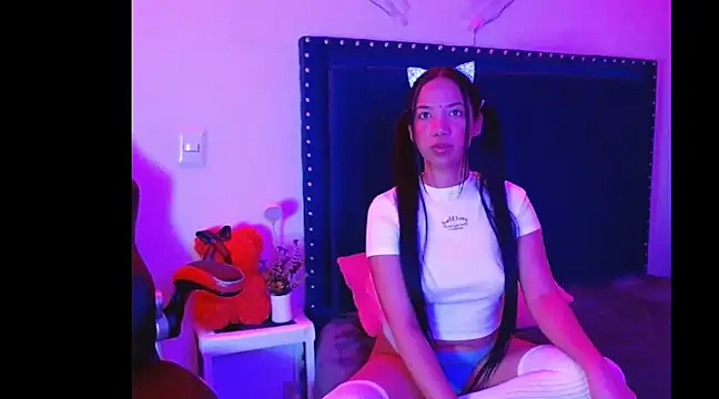 SallyWhitee online show from March 3, 3:27 am