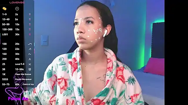 SallyWhitee online show from November 7, 4:06 am