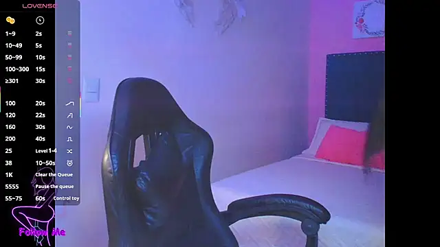 SallyWhitee online show from December 3, 3:51 am