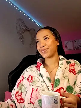 SallyWhitee online show from April 10, 5:03 am