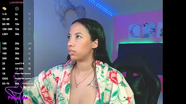 SallyWhitee online show from December 18, 4:17 am