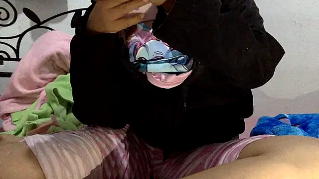 Snapshot of sharonlopez9611 chatting on December 3, 4:24 am sharonlopez9611 online show from December 3, 4:24 am