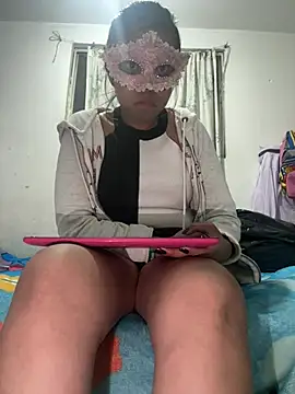 Snapshot of sharonlopez9611 chatting on July 11, 3:29 am sharonlopez9611 online show from July 11, 3:29 am