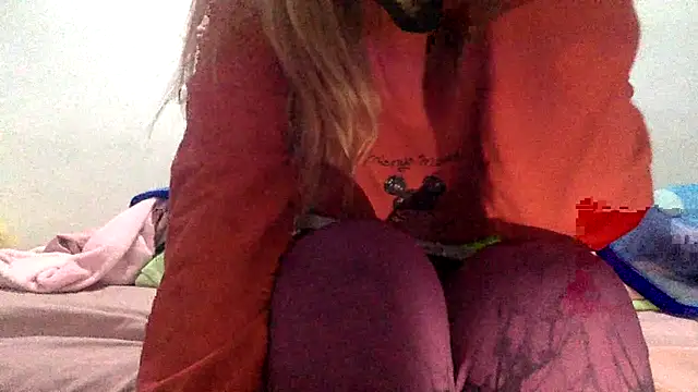 Snapshot of sharonlopez9611 chatting on December 14, 4:08 am sharonlopez9611 online show from December 14, 4:08 am