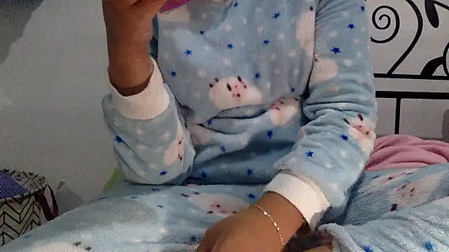 sharonlopez9611 online show from February 19, 3:36 am