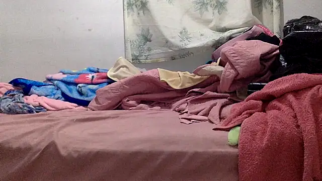 Snapshot of sharonlopez9611 chatting on October 29, 4:00 am sharonlopez9611 online show from October 29, 4:00 am