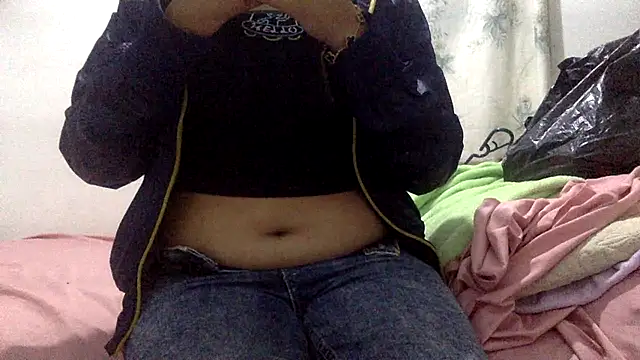 Snapshot of sharonlopez9611 chatting on September 23, 2:18 am sharonlopez9611 online show from September 23, 2:18 am