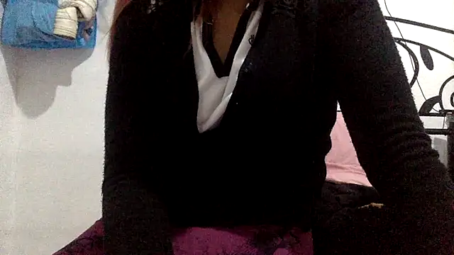 sharonlopez9611 online show from March 8, 3:43 am