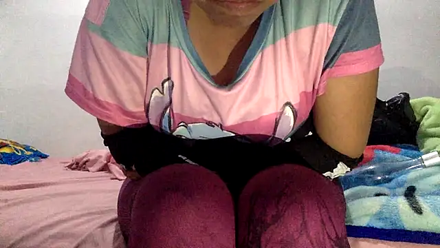 Snapshot of sharonlopez9611 chatting on October 21, 2:11 am sharonlopez9611 online show from October 21, 2:11 am