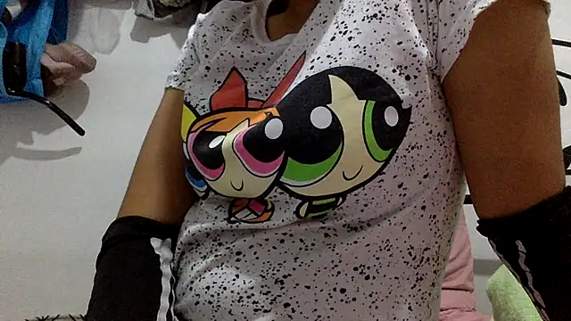 sharonlopez9611 online show from April 15, 3:12 am