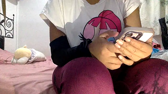 Snapshot of sharonlopez9611 chatting on December 1, 4:35 am sharonlopez9611 online show from December 1, 4:35 am