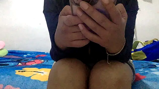 Snapshot of sharonlopez9611 chatting on December 15, 3:34 am sharonlopez9611 online show from December 15, 3:34 am