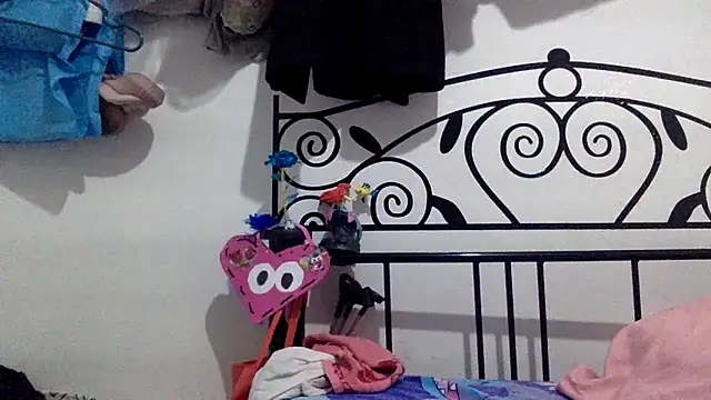 sharonlopez9611 online show from March 25, 3:06 am