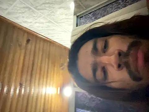 Snapshot of Mineirinho043 chatting on May 25, 2:33 am Mineirinho043 online show from May 25, 2:33 am