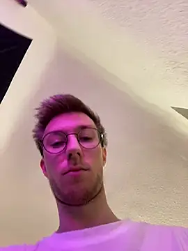 ItsMeLumisch online show from February 13, 3:50 am