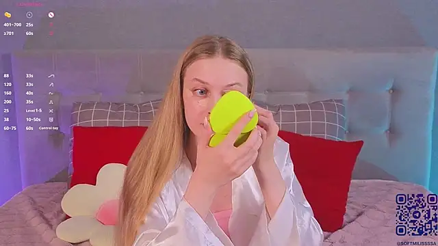 Snapshot of soft_babe chatting on June 4, 8:24 pm soft babe online show from June 4, 8:24 pm