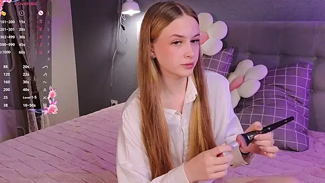 Snapshot of soft_babe chatting on October 12, 7:37 pm soft babe online show from October 12, 7:37 pm
