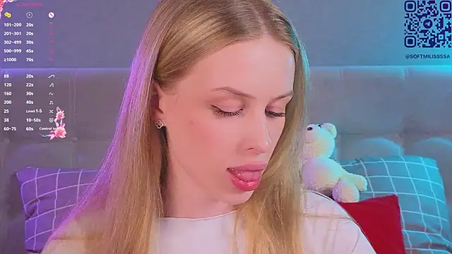 Snapshot of soft_babe chatting on April 22, 9:32 pm soft babe online show from April 22, 9:32 pm