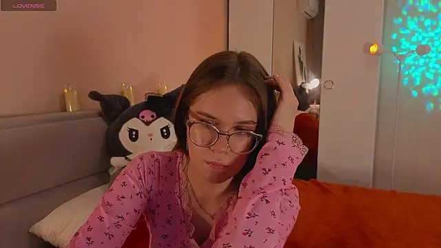 Snapshot of Mia_Luw chatting on November 16, 3:06 pm Mia Luw online show from November 16, 3:06 pm