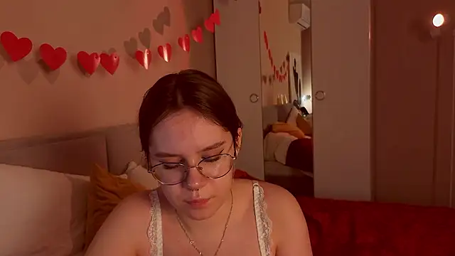 Mia Luw online show from March 15, 10:33 am