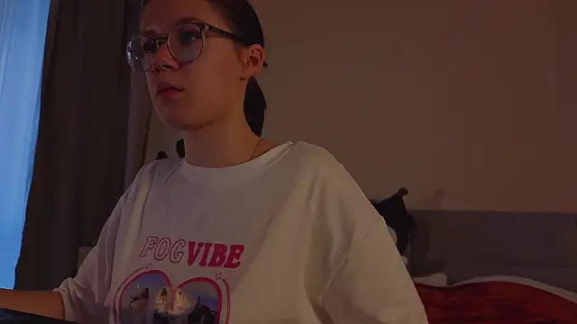 Mia Luw online show from October 2, 4:49 am