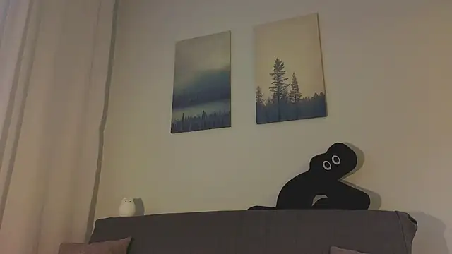 Mia Luw online show from March 26, 11:30 am