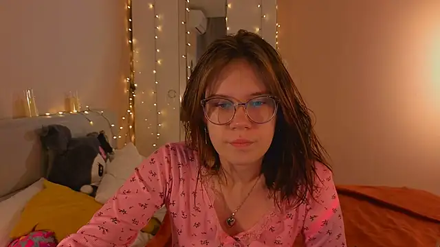 Mia Luw online show from December 21, 3:41 am