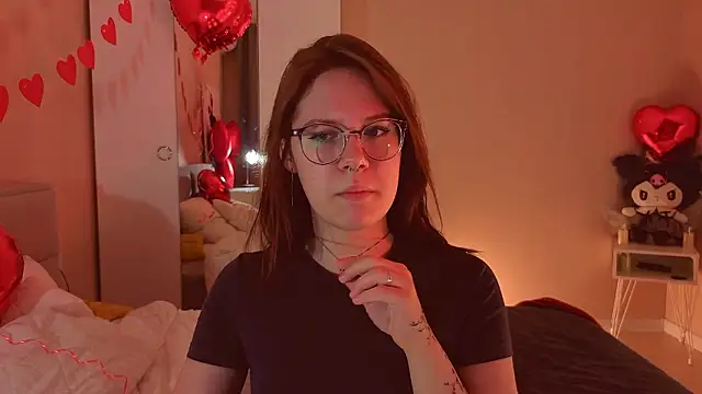 Mia Luw online show from February 9, 12:03 pm