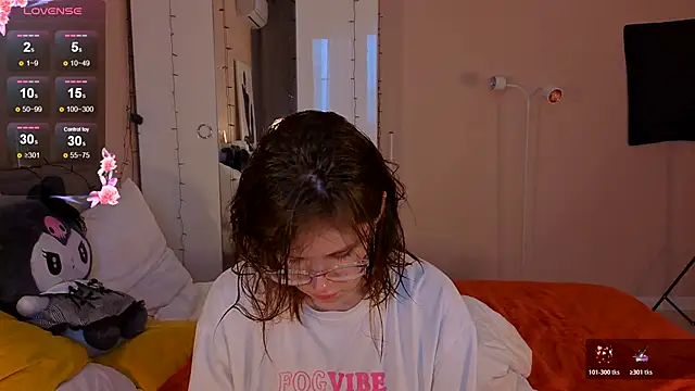 Mia Luw online show from December 19, 4:16 am