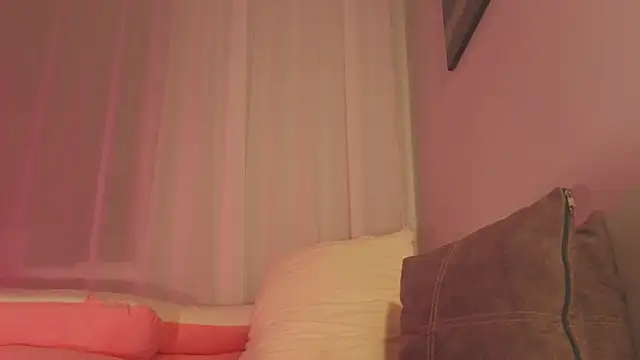 Snapshot of Mia_Luw chatting on June 14, 3:24 pm Mia Luw online show from June 14, 3:24 pm