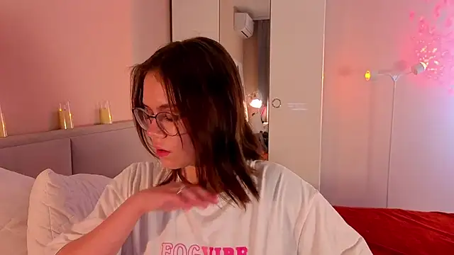 Snapshot of Mia_Luw chatting on November 15, 4:44 pm Mia Luw online show from November 15, 4:44 pm