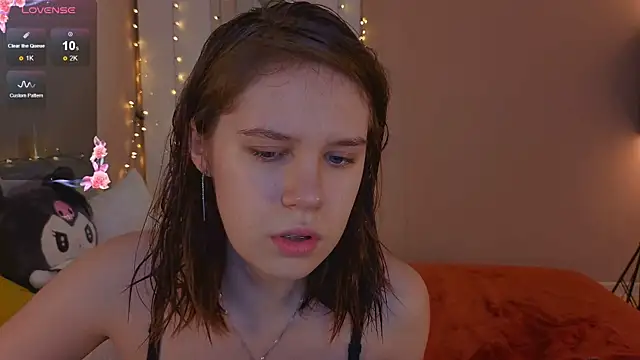 Mia Luw online show from December 20, 5:10 am