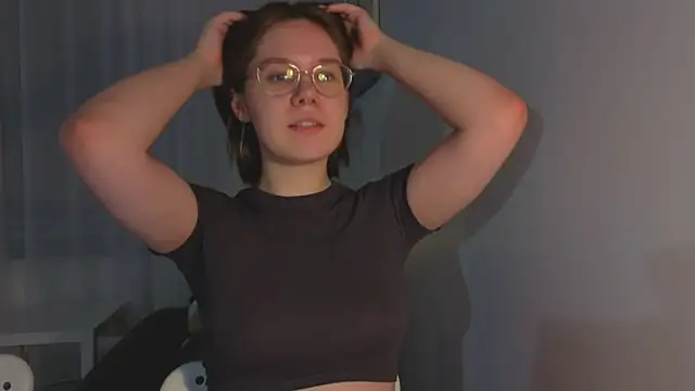 Mia Luw online show from March 29, 3:24 pm