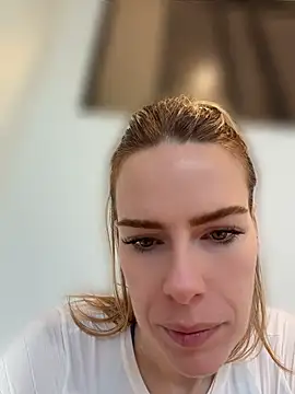 Snapshot of oliviafranciis chatting on July 15, 10:39 pm oliviafranciis online show from July 15, 10:39 pm