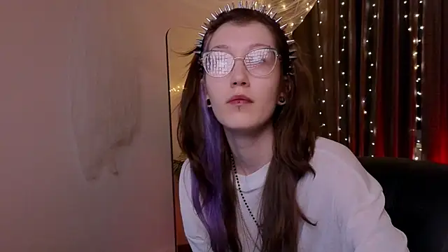 Snapshot of lissaros chatting on December 19, 5:00 am lissaros online show from December 19, 5:00 am