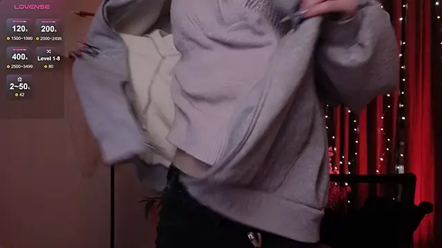 Snapshot of lissaros chatting on December 18, 5:23 am lissaros online show from December 18, 5:23 am