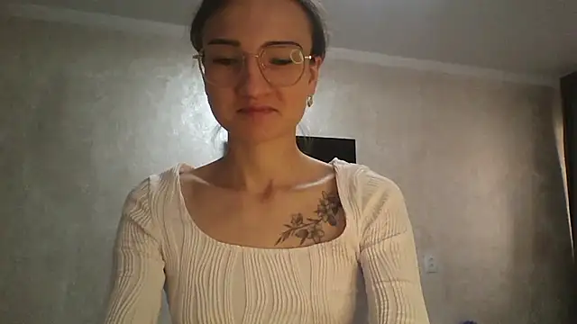 Snapshot of RoyalDessertt chatting on October 20, 5:31 am RoyalDessertt online show from October 20, 5:31 am