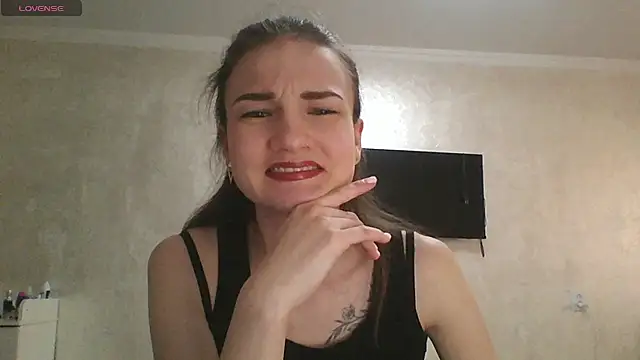 Snapshot of RoyalDessertt chatting on March 19, 8:55 am RoyalDessertt online show from March 19, 8:55 am