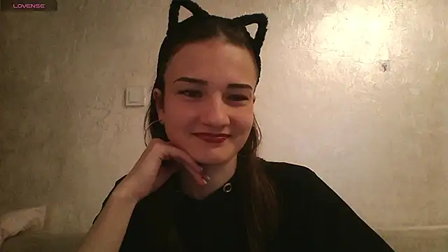 Snapshot of RoyalDessertt chatting on March 13, 7:31 am RoyalDessertt online show from March 13, 7:31 am