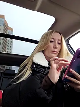 Snapshot of Pussy_Drive03 chatting on December 3, 5:08 am Pussy Drive03 online show from December 3, 5:08 am