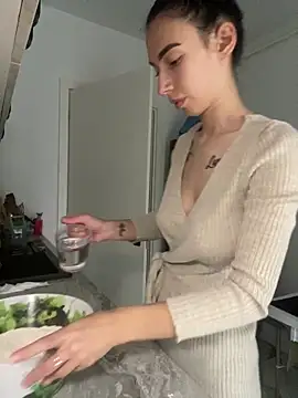 Celine Roxelle online show from September 19, 1:59 pm