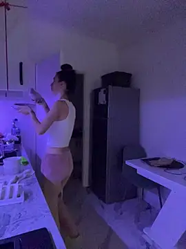 Celine Roxelle online show from December 5, 12:04 pm