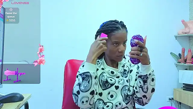 Snapshot of dafnnelewis chatting on July 6, 11:28 am dafnnelewis online show from July 6, 11:28 am